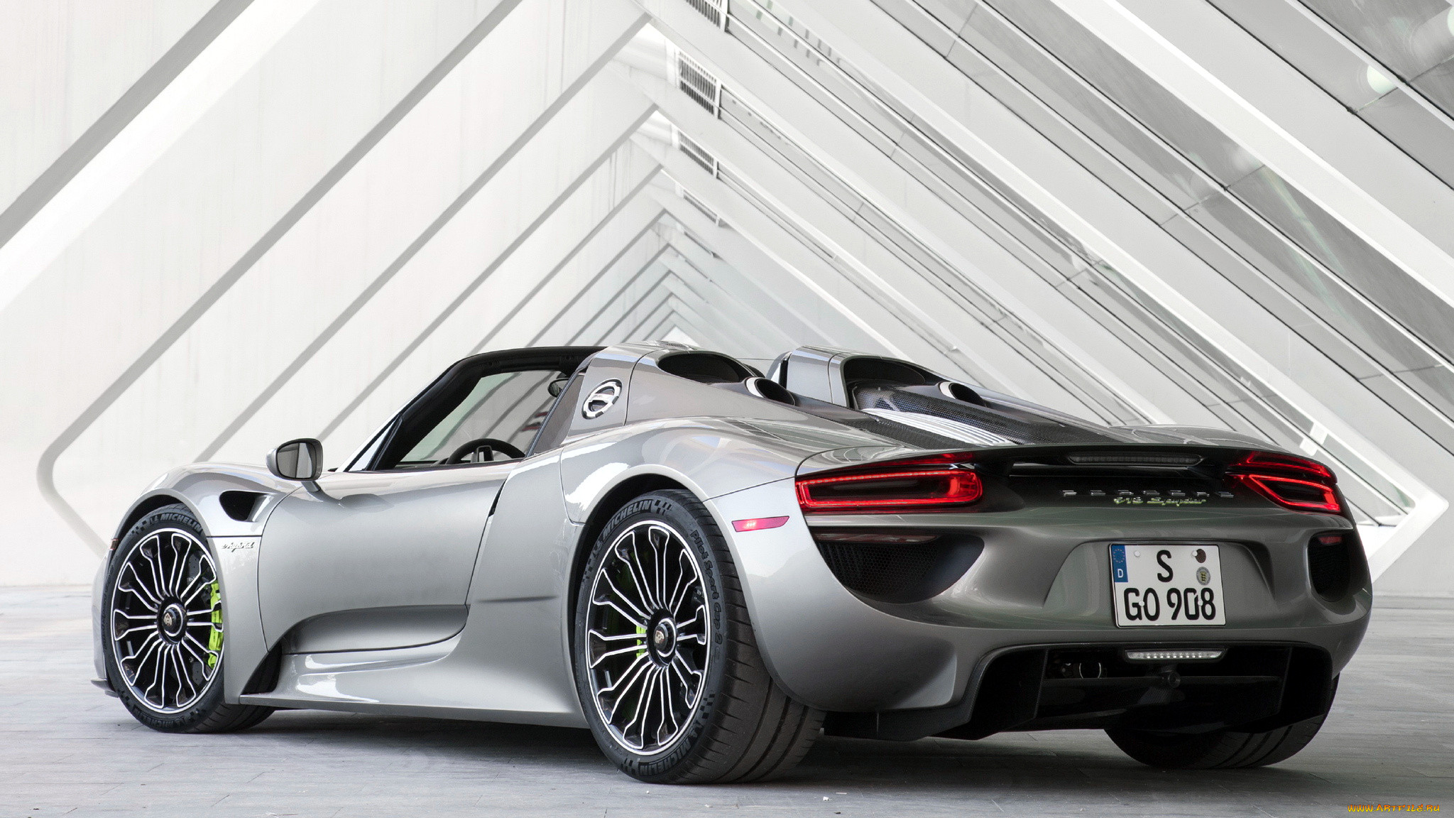 Порше суперкар 918